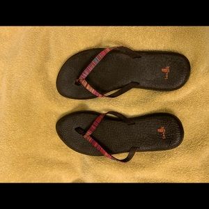 Sanuk yoga flip flops